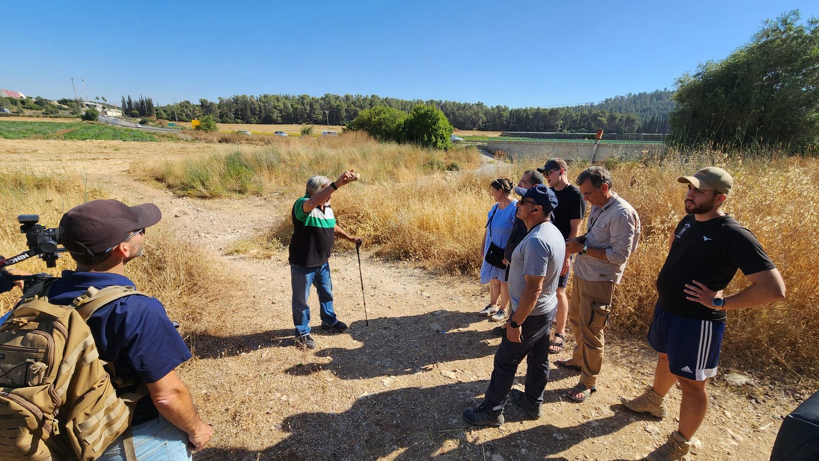 Arie teaching a group on location