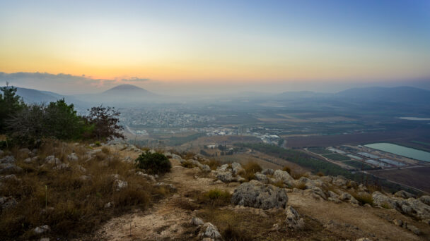Morning view at morning sunrice from Mount Precipice on a nearby