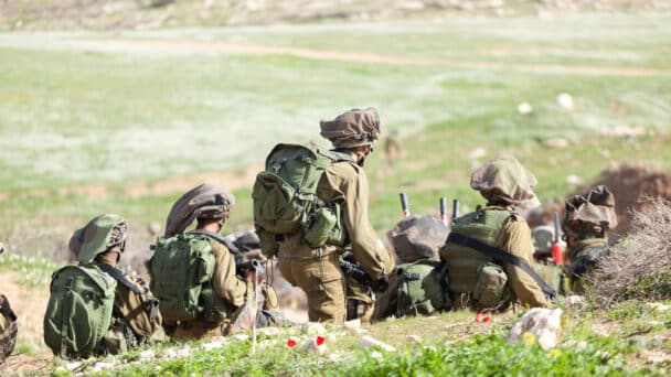 Israeli soldiers training for war