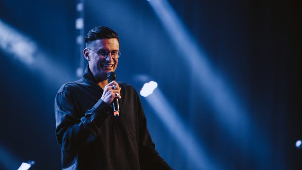 chad veach preaching at jerusalem encounter