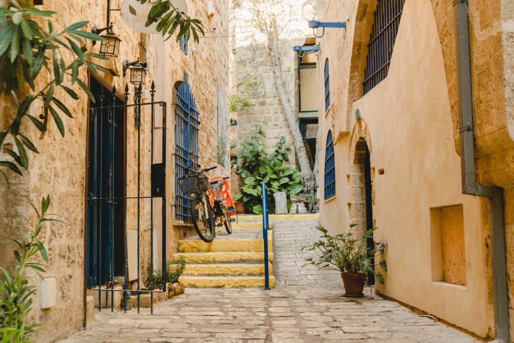 a cute alley way in jerusalem