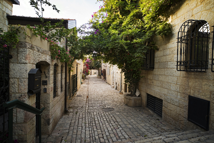 quiet street in jersualem on Yom Kippur