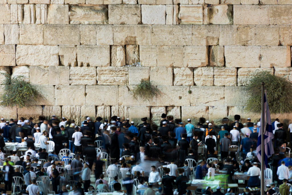 veiled jewish people at the western wall