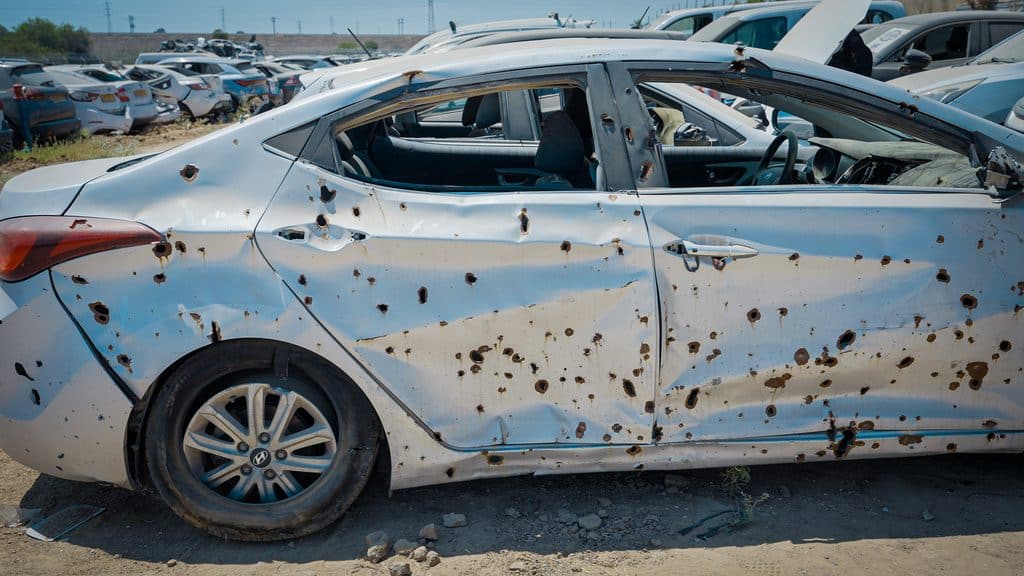 The rescue heroes of October 7 saw cars covered with bullet holes like a sieve. 